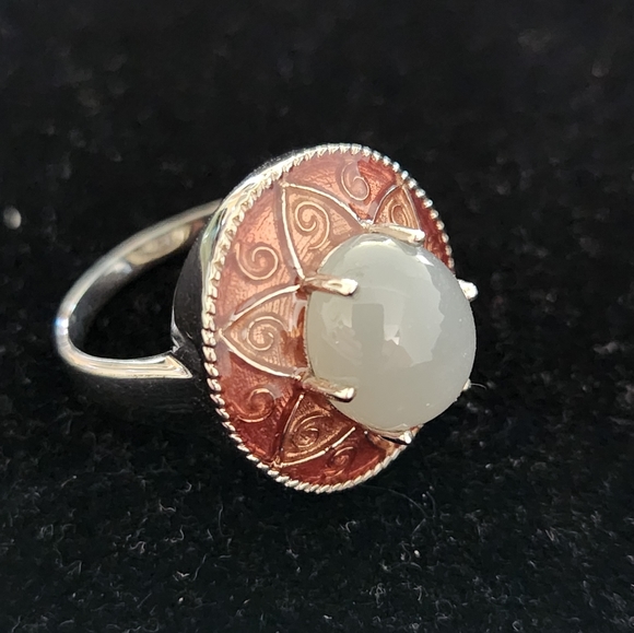 Jewelry - Moonstone with red enamel in 925 Silver. Size 10